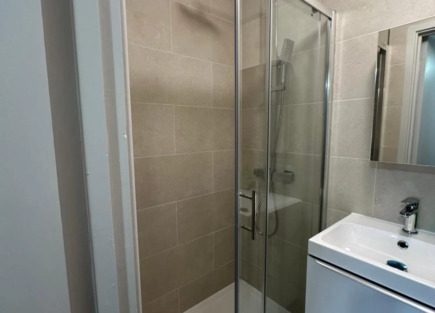 Apartment Hlm Property Single Room Only London