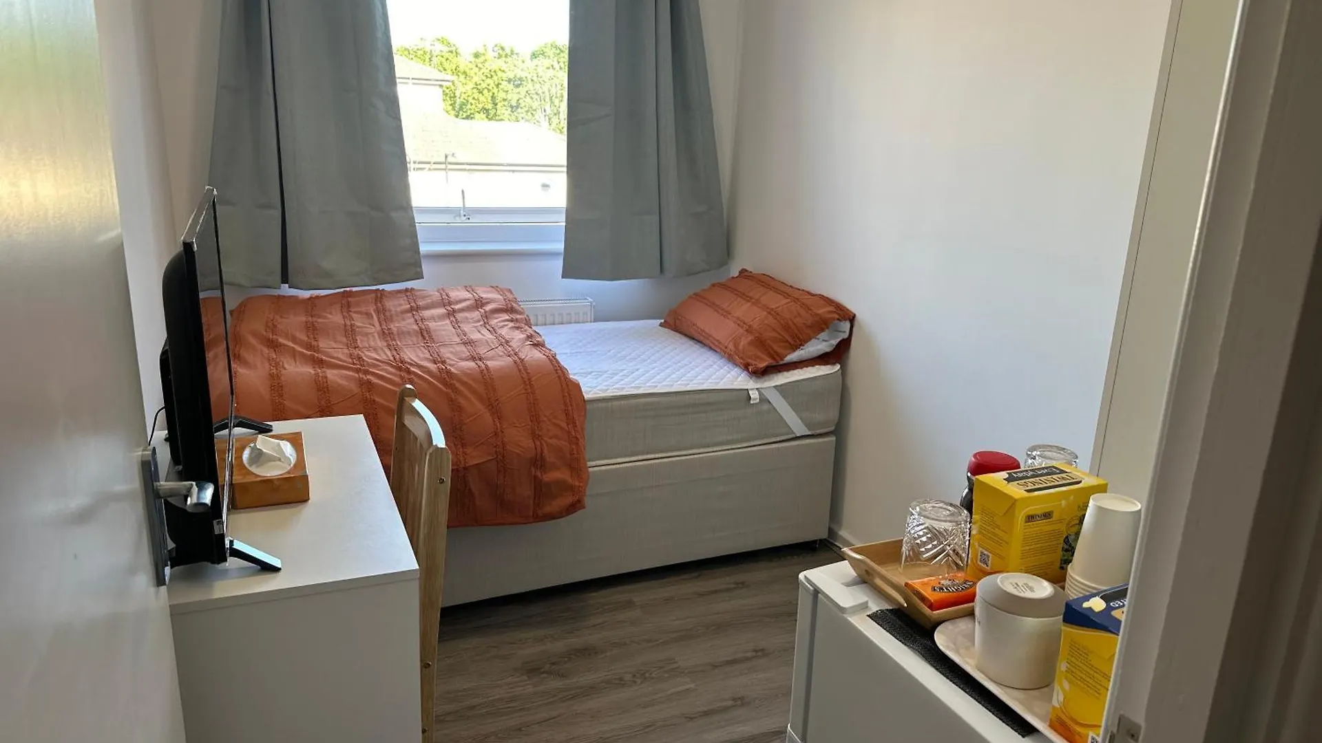 Hlm Property Single Room Only London Apartment