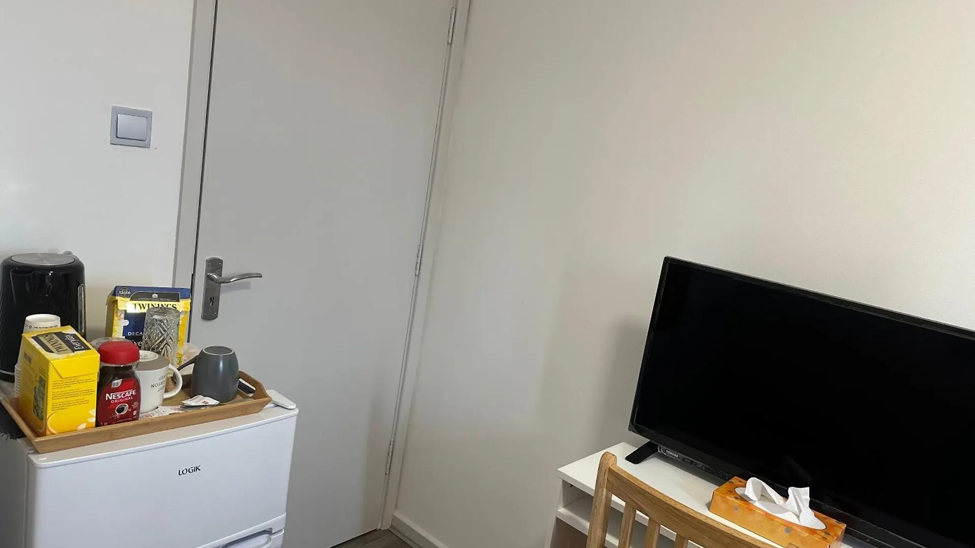 Apartment Hlm Property Single Room Only London